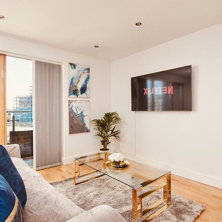 King Deluxe City Apt Large Space& Free Parking! No Balcony リーズ エクステリア 写真