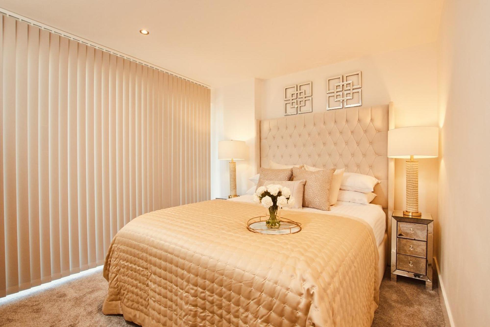 King Deluxe City Apt Large Space& Free Parking! No Balcony リーズ エクステリア 写真