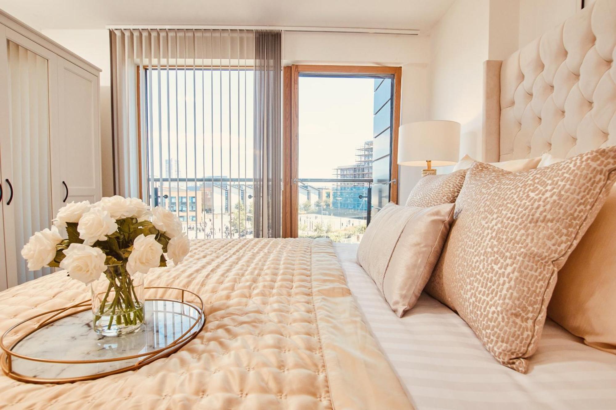 King Deluxe City Apt Large Space& Free Parking! No Balcony リーズ エクステリア 写真