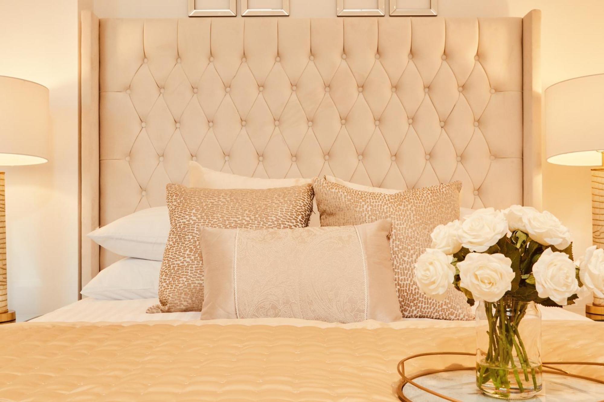 King Deluxe City Apt Large Space& Free Parking! No Balcony リーズ 部屋 写真