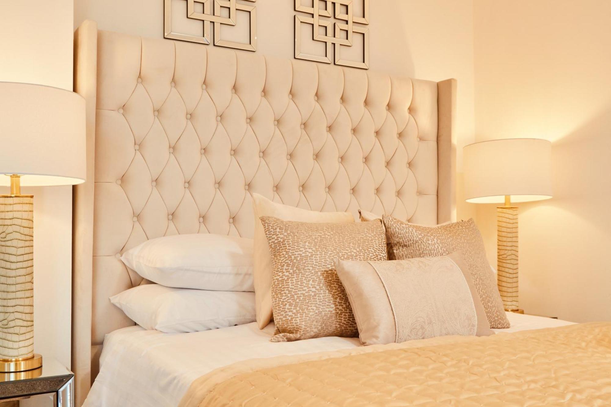 King Deluxe City Apt Large Space& Free Parking! No Balcony リーズ 部屋 写真